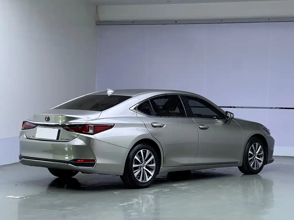 Lexus ES — фото 6
