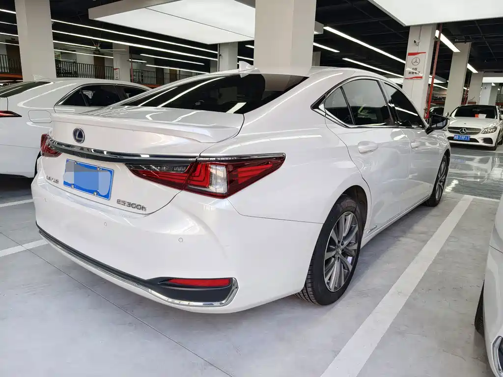 Lexus ES — фото 15