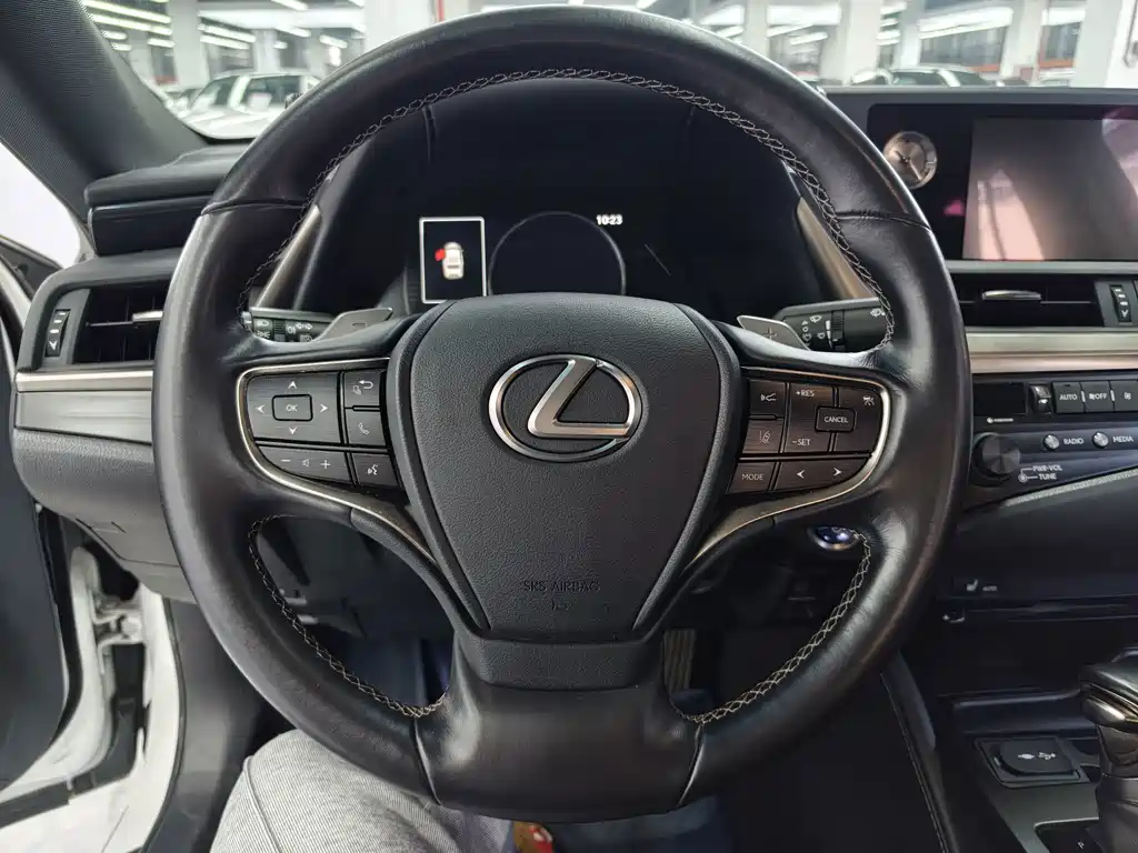 Lexus ES — фото 5