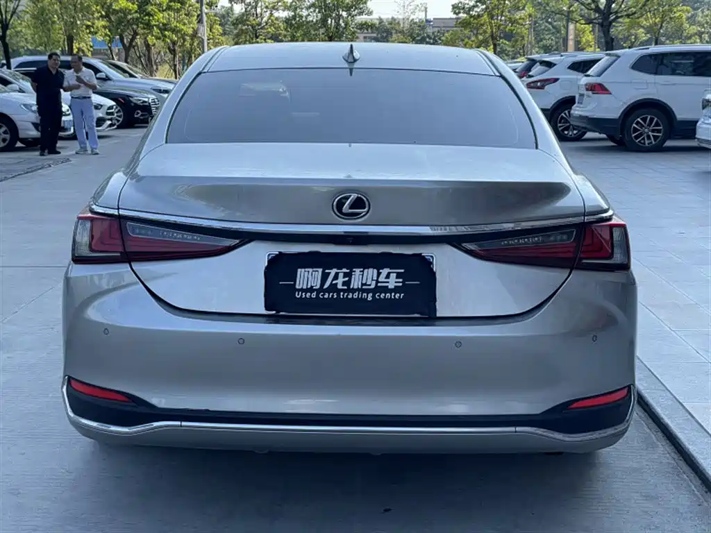 Lexus ES — фото 7
