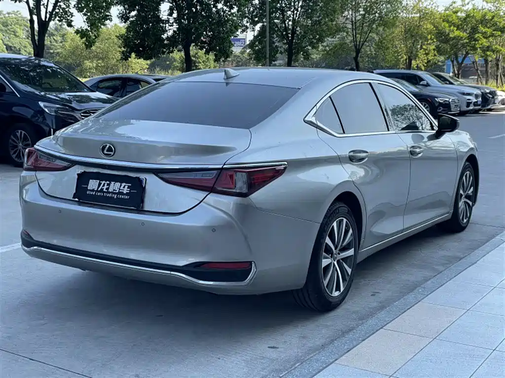 Lexus ES — фото 8