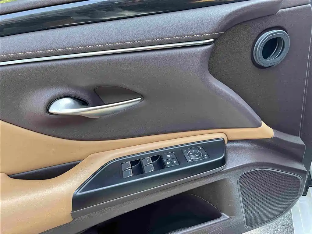 Lexus ES — фото 10
