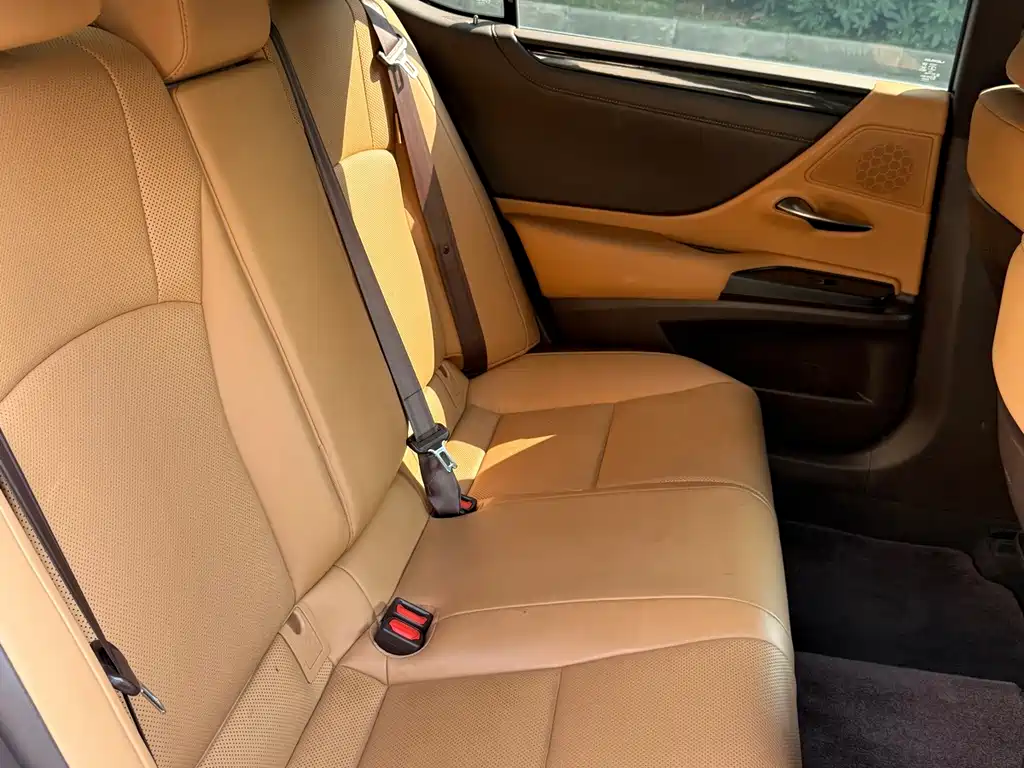 Lexus ES — фото 13