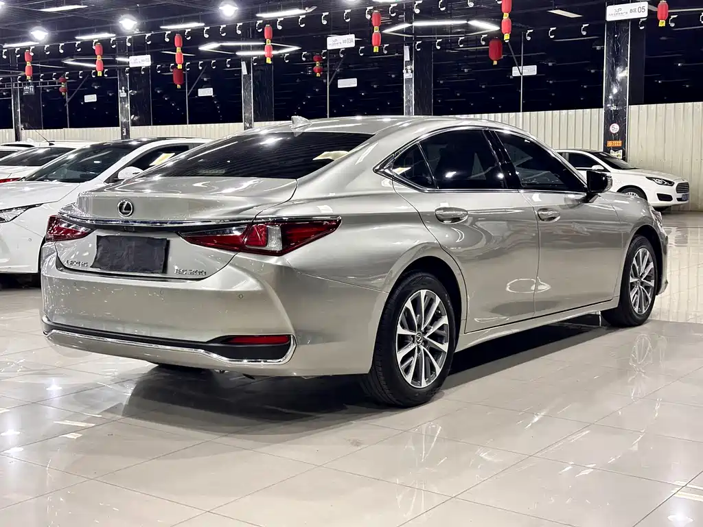 Lexus ES — фото 11
