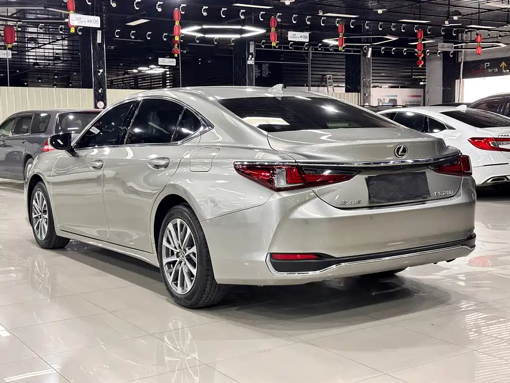 Lexus ES — фото 9