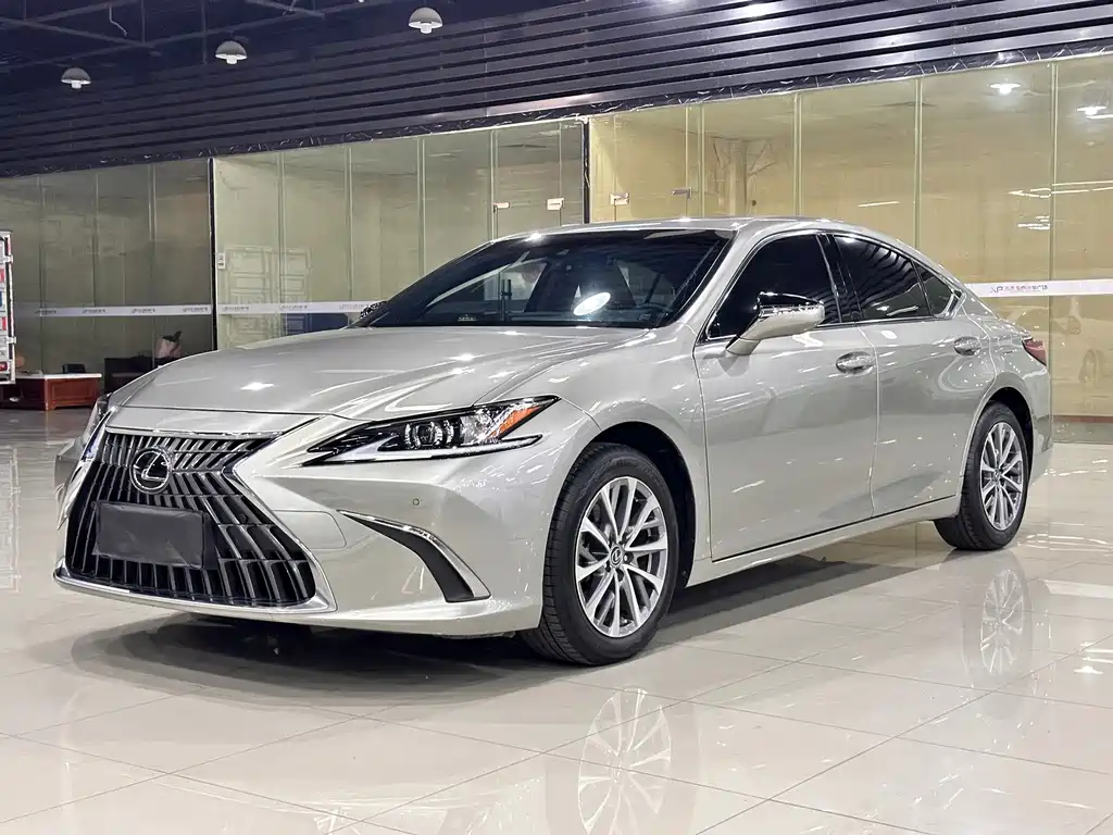 Lexus ES — фото 1