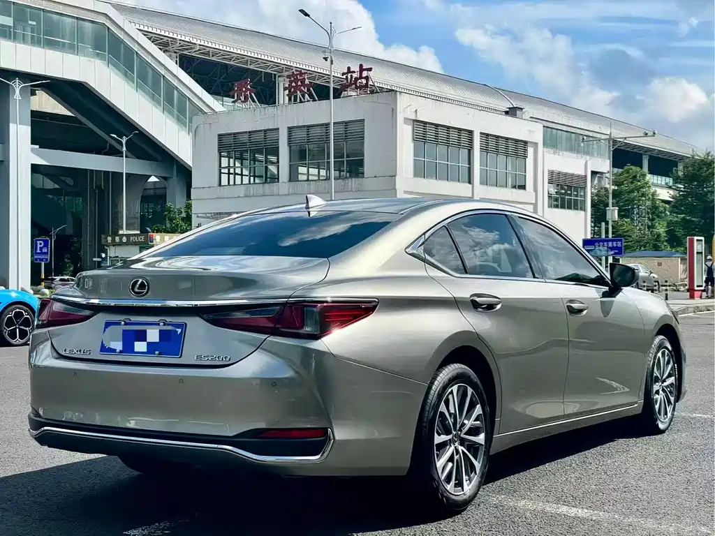 Lexus ES — фото 7