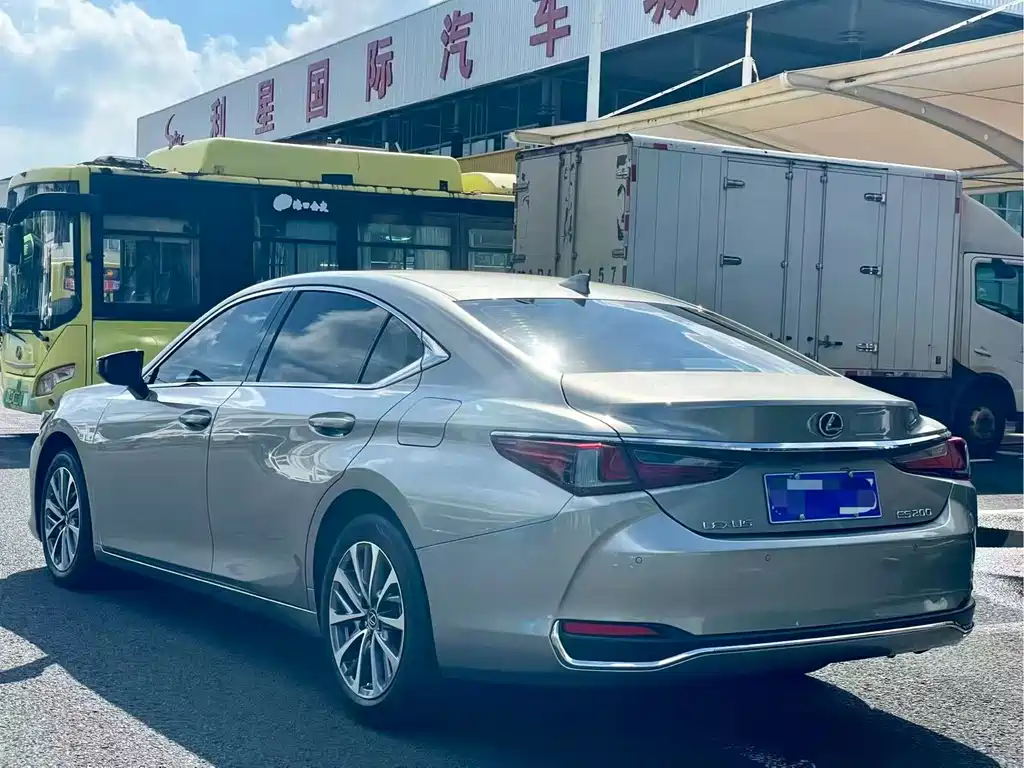 Lexus ES — фото 9