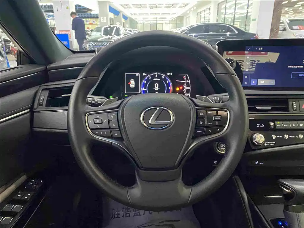 Lexus ES — фото 11