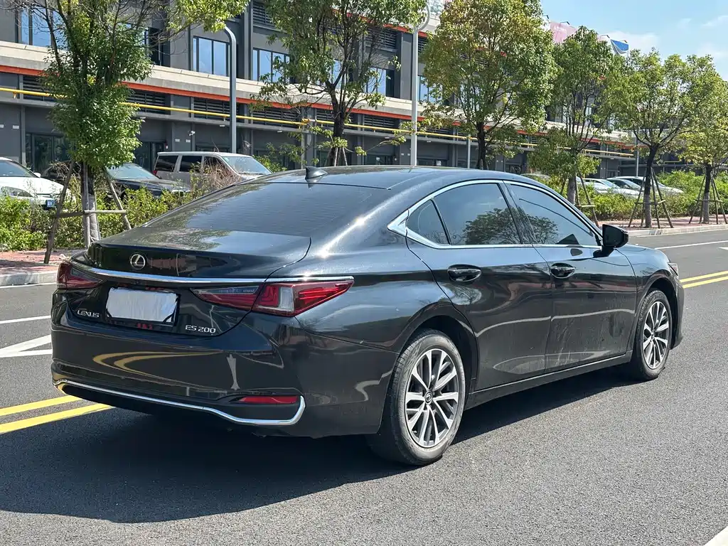 Lexus ES — фото 9