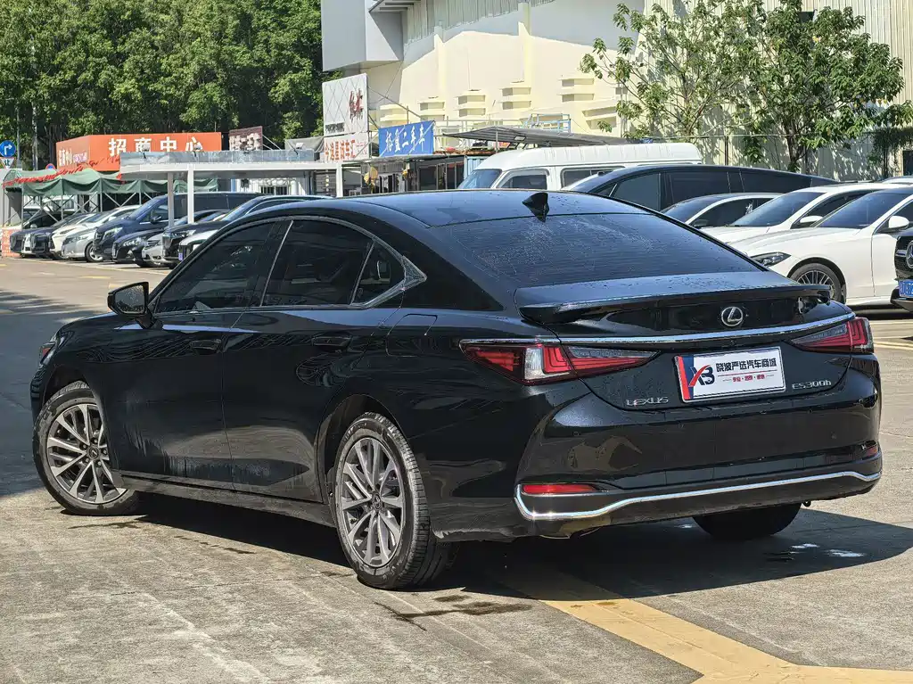 Lexus ES — фото 4