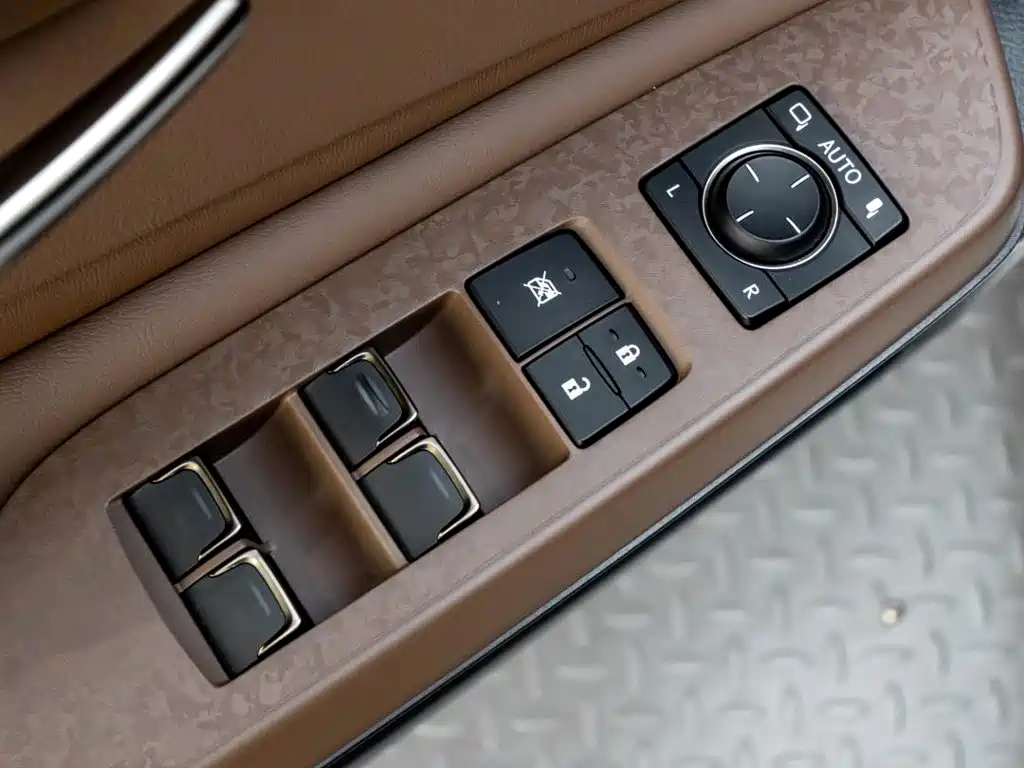 Lexus ES — фото 15