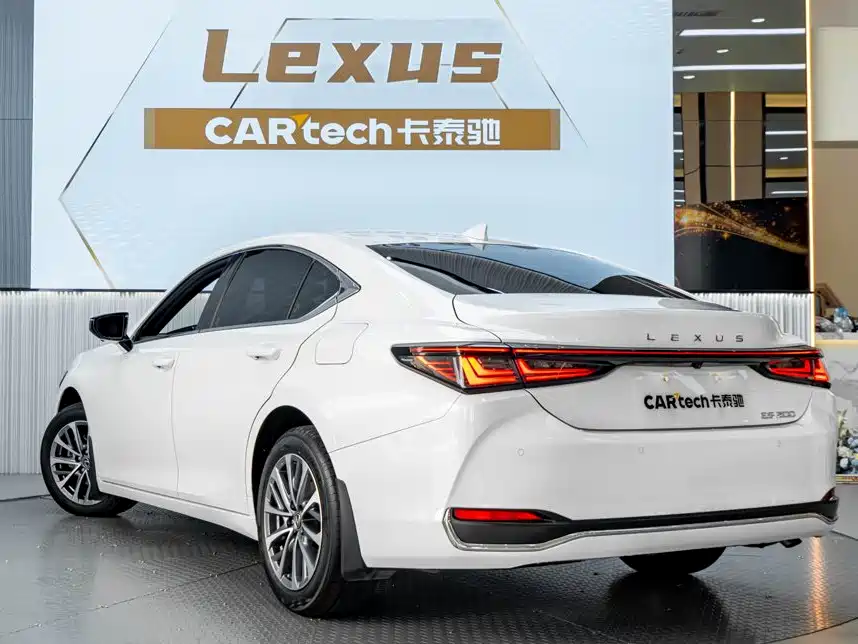 Lexus ES — фото 6