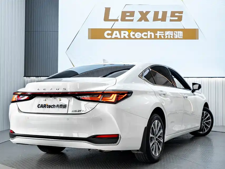 Lexus ES — фото 7