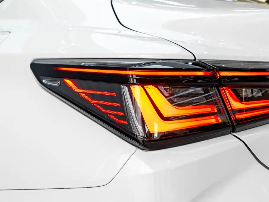 Lexus ES — фото 9