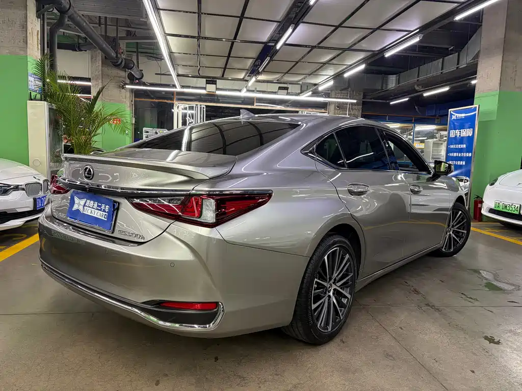Lexus ES — фото 4