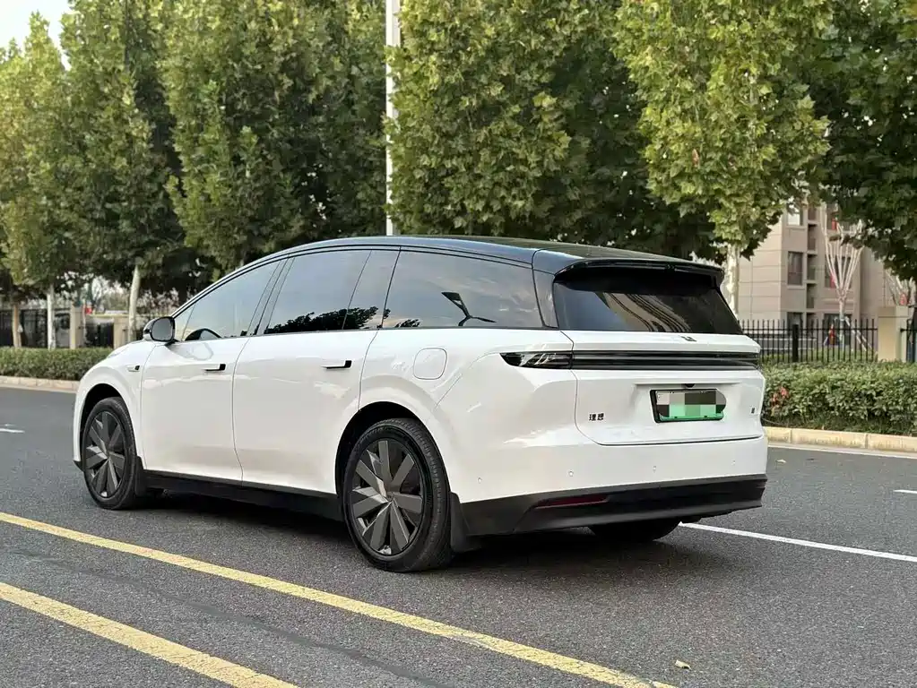 Li Auto Li i8 — фото 10