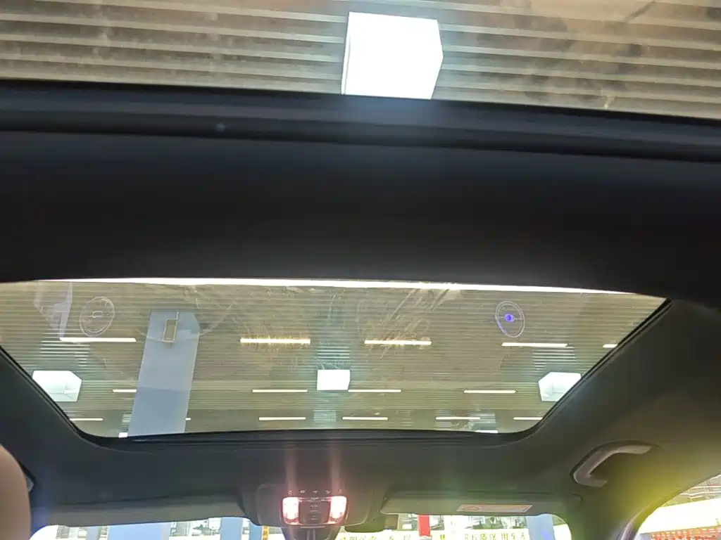 Mercedes-Benz GLB — фото 18