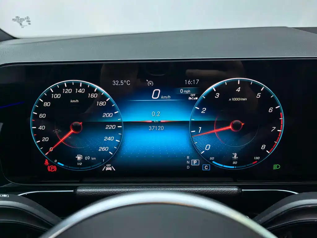 Mercedes-Benz GLA — фото 10