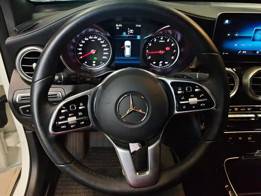 Mercedes-Benz GLC — фото 15