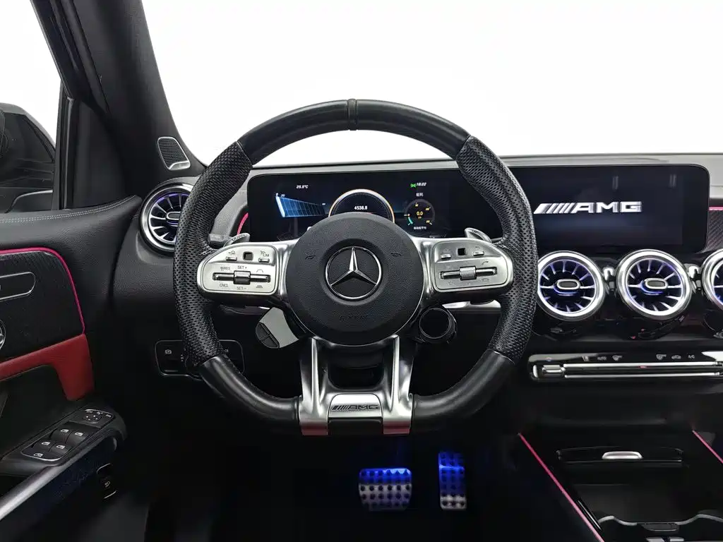 Mercedes-Benz GLB AMG — фото 11