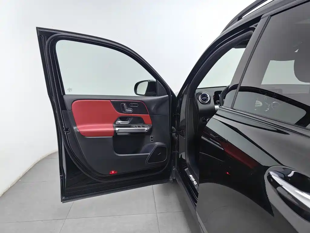 Mercedes-Benz GLB AMG — фото 8