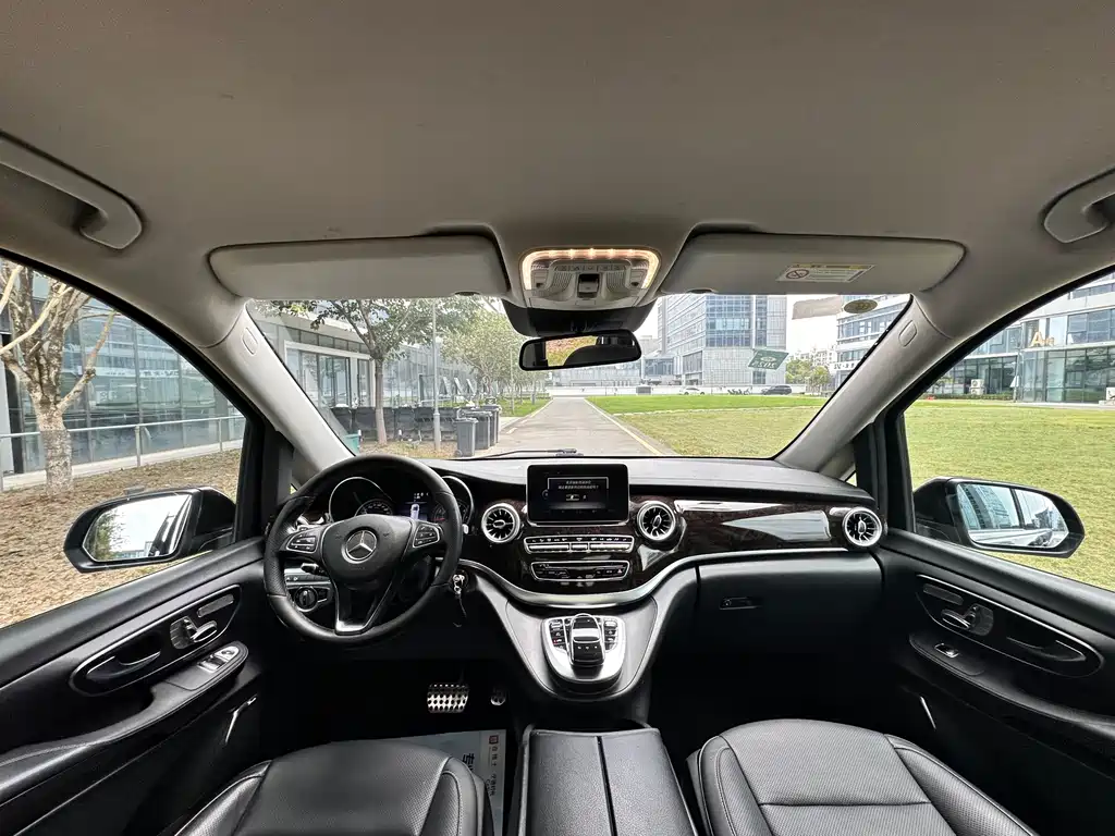 Mercedes-Benz V-Class — фото 13