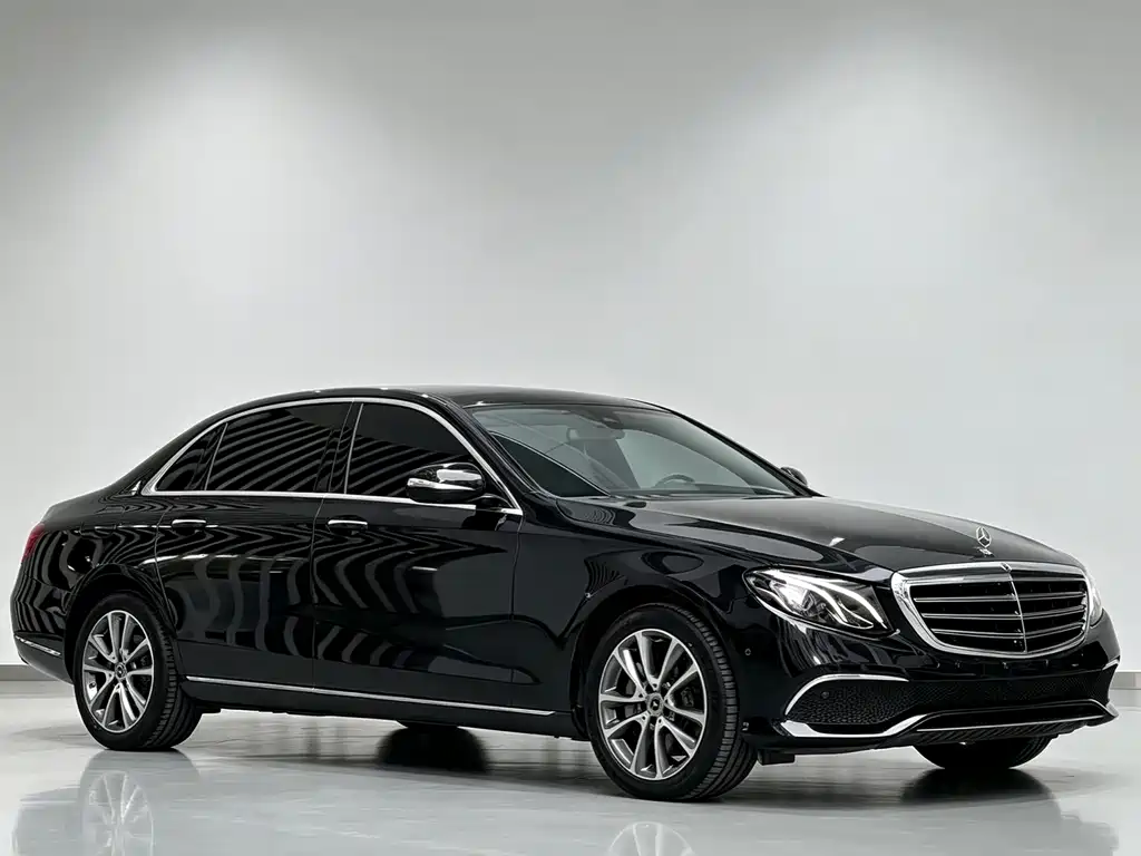 Mercedes-Benz E-Class — фото 3