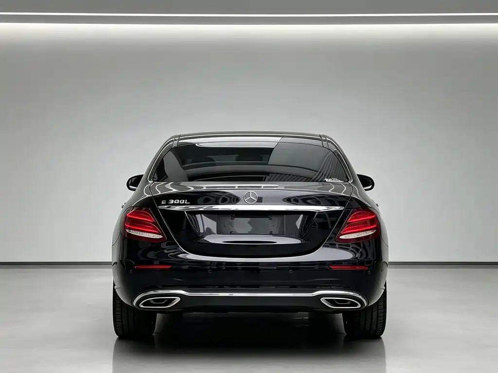 Mercedes-Benz E-Class — фото 5