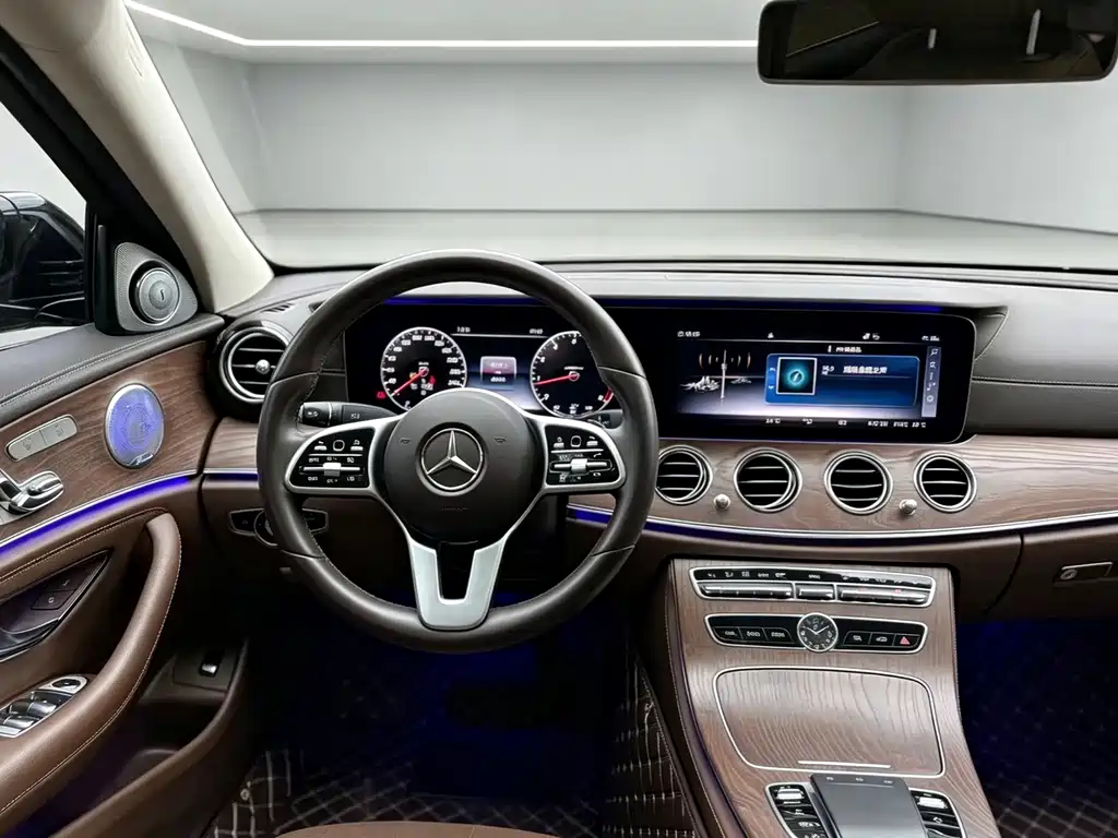 Mercedes-Benz E-Class — фото 9