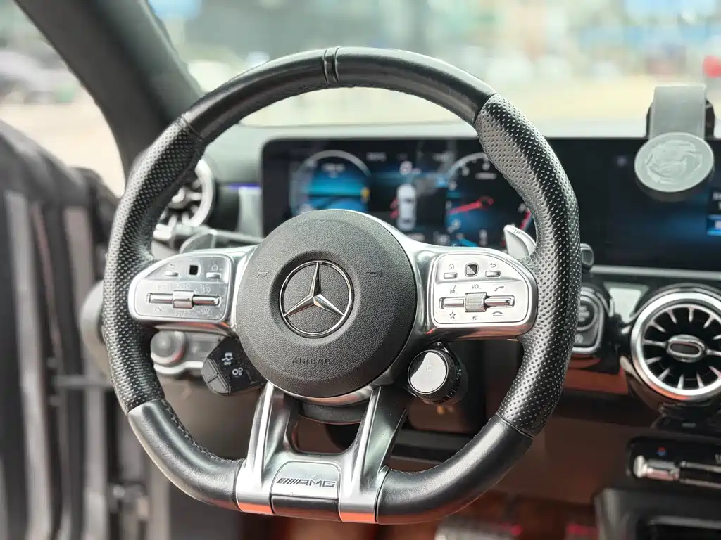 Mercedes-Benz CLA AMG — фото 10