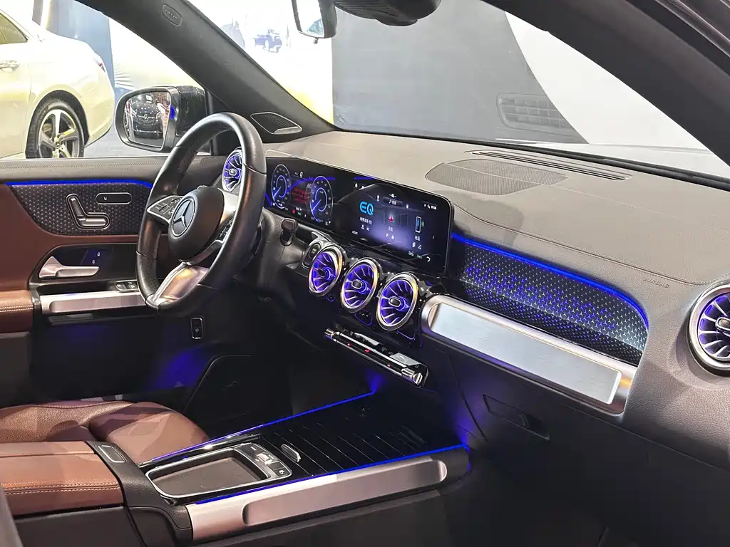 Mercedes-Benz EQB — фото 11