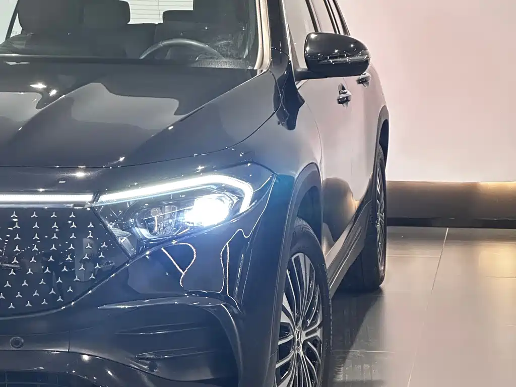 Mercedes-Benz EQB — фото 13