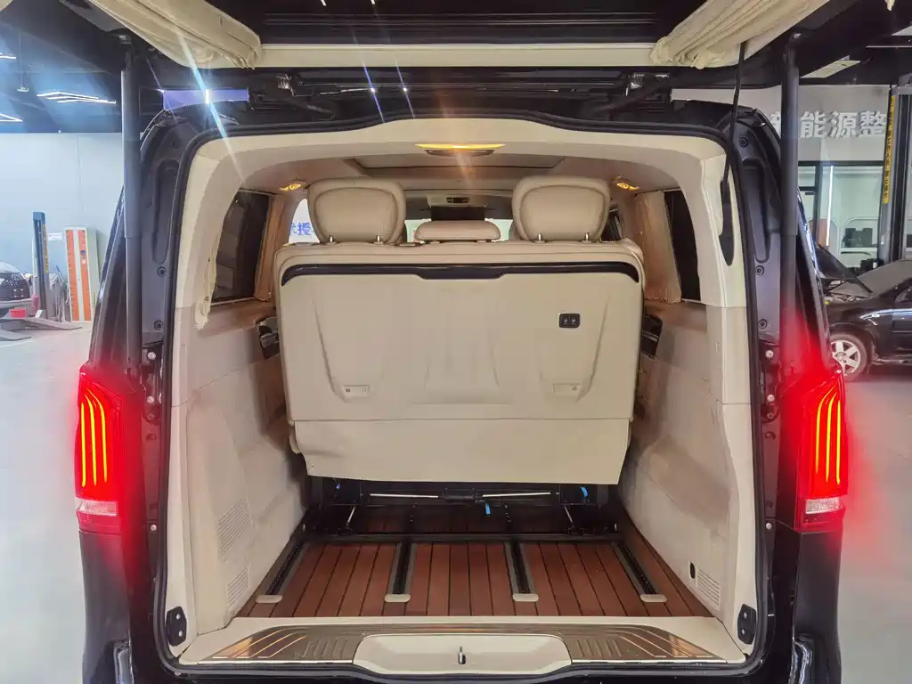 Mercedes-Benz V-Class — фото 10