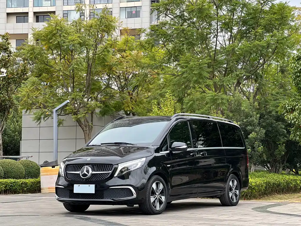 Mercedes-Benz V-Class — фото 1