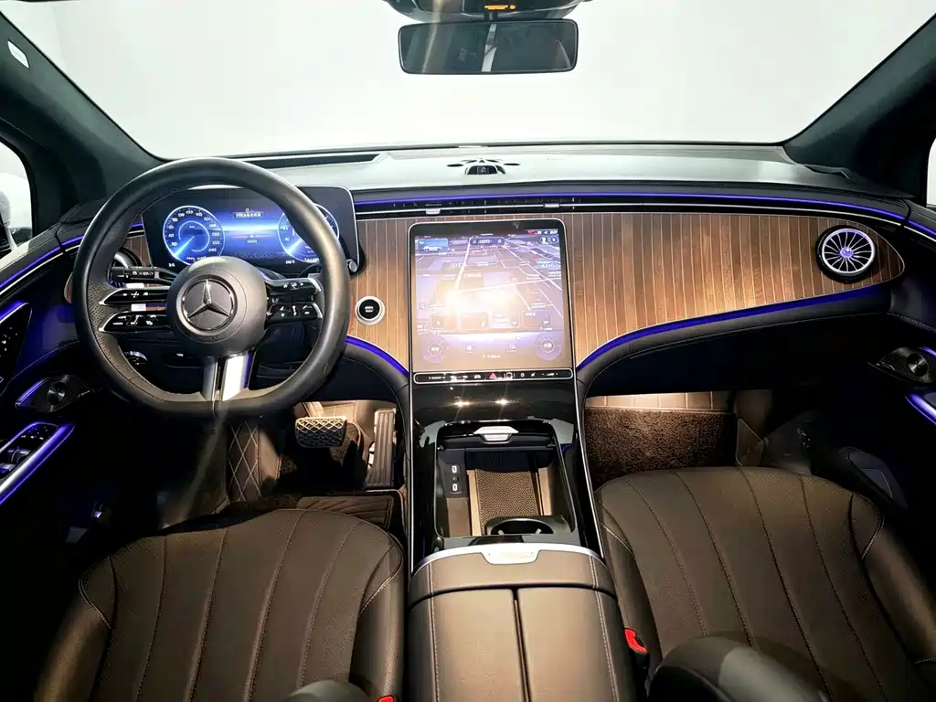 Mercedes-Benz EQE SUV — фото 4
