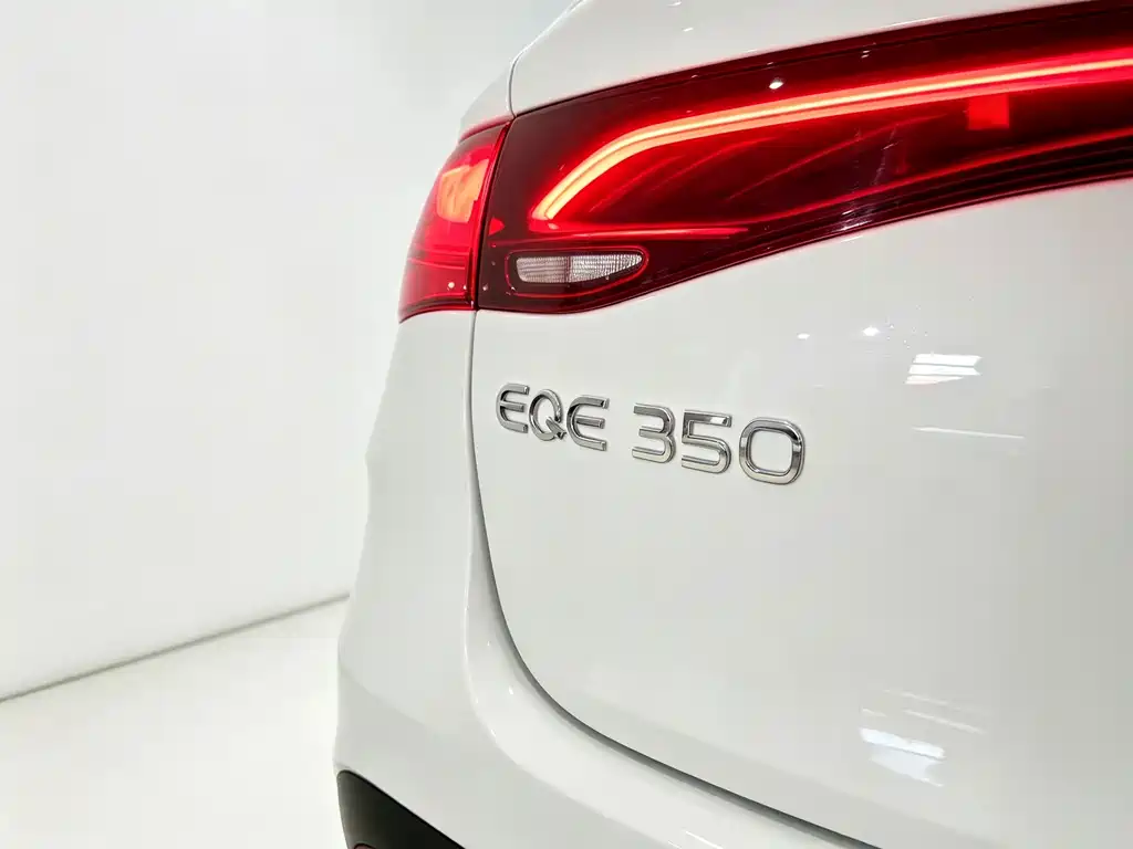 Mercedes-Benz EQE SUV — фото 6