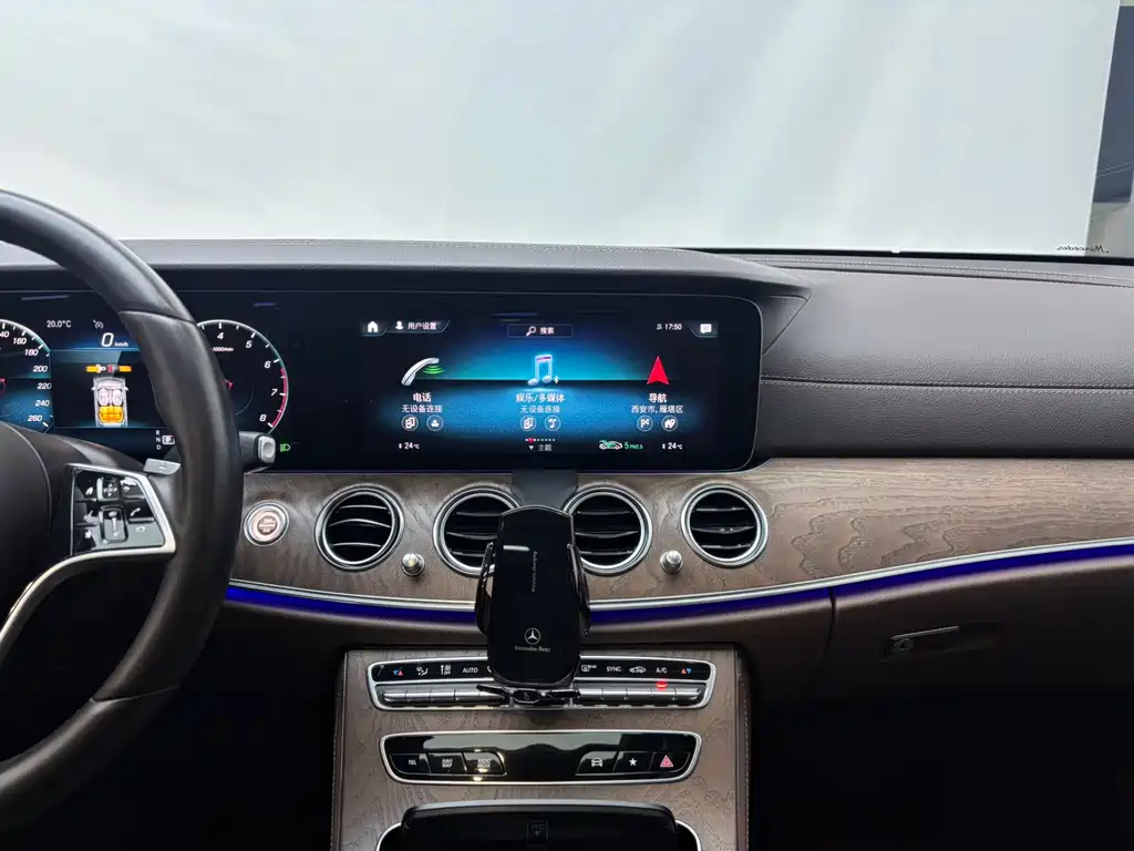 Mercedes-Benz E-Class — фото 11