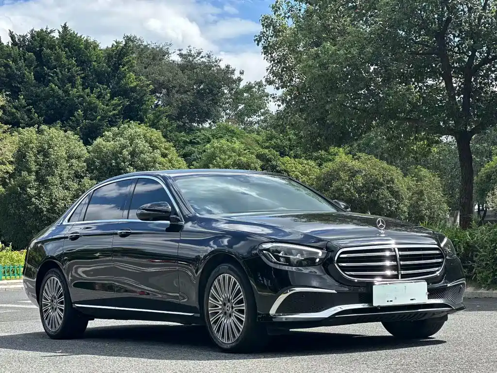 Mercedes-Benz E-Class — фото 3