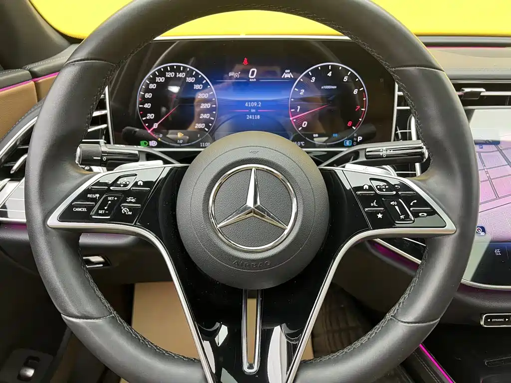 Mercedes-Benz E-Class — фото 15