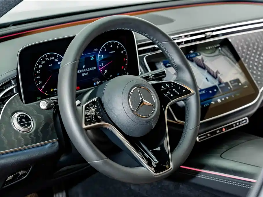 Mercedes-Benz E-Class — фото 11