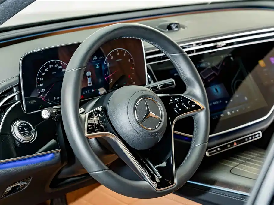 Mercedes-Benz E-Class — фото 11