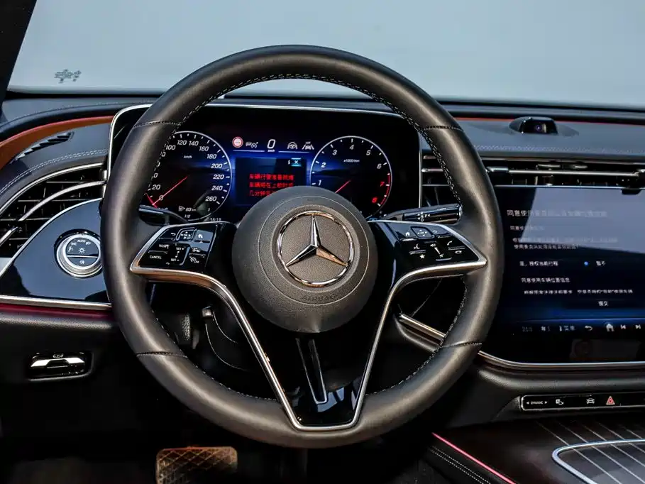 Mercedes-Benz E-Class — фото 23