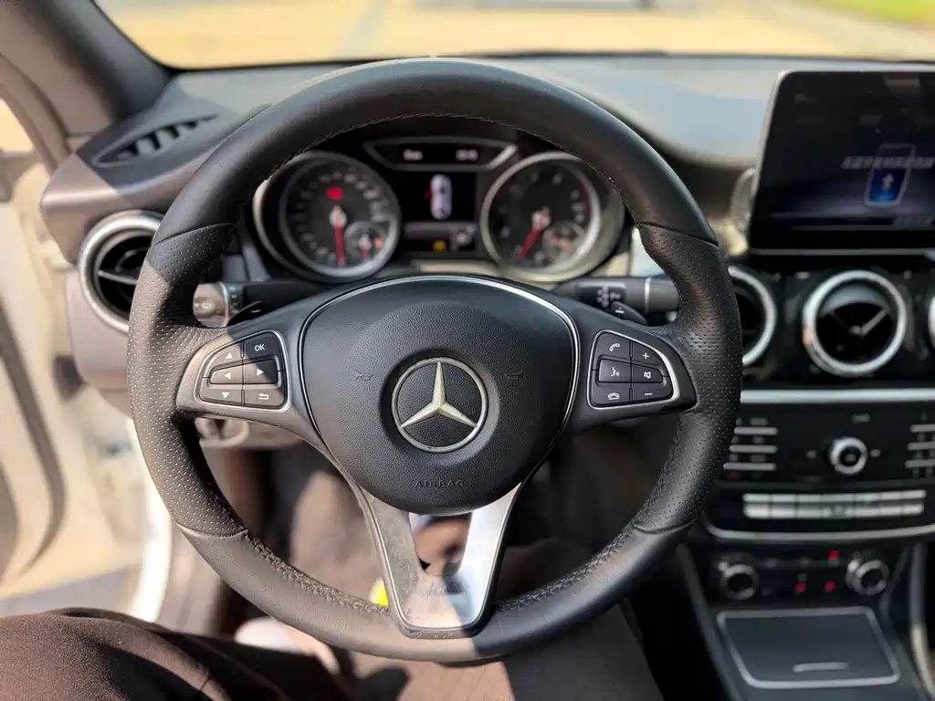 Mercedes-Benz CLA (Import) — фото 15