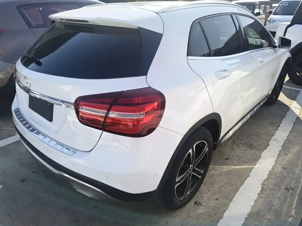 Mercedes-Benz GLA — фото 6
