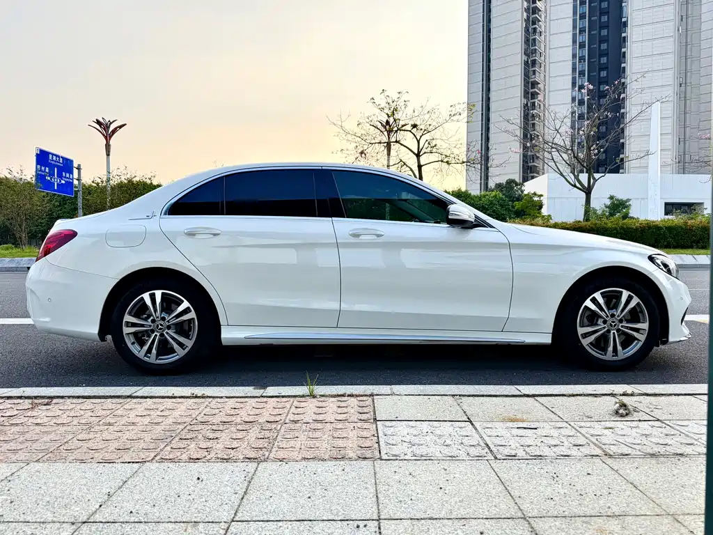 Mercedes-Benz C-Class — фото 6