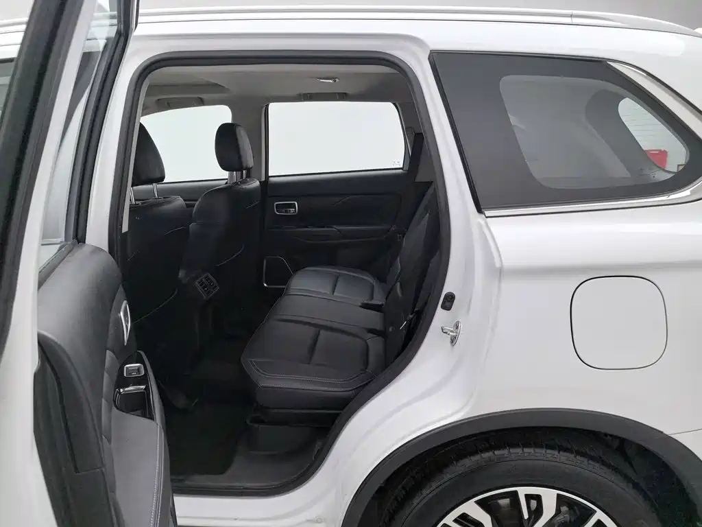 Mitsubishi Outlander — фото 15