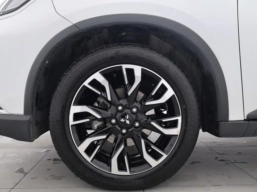 Mitsubishi Outlander — фото 17