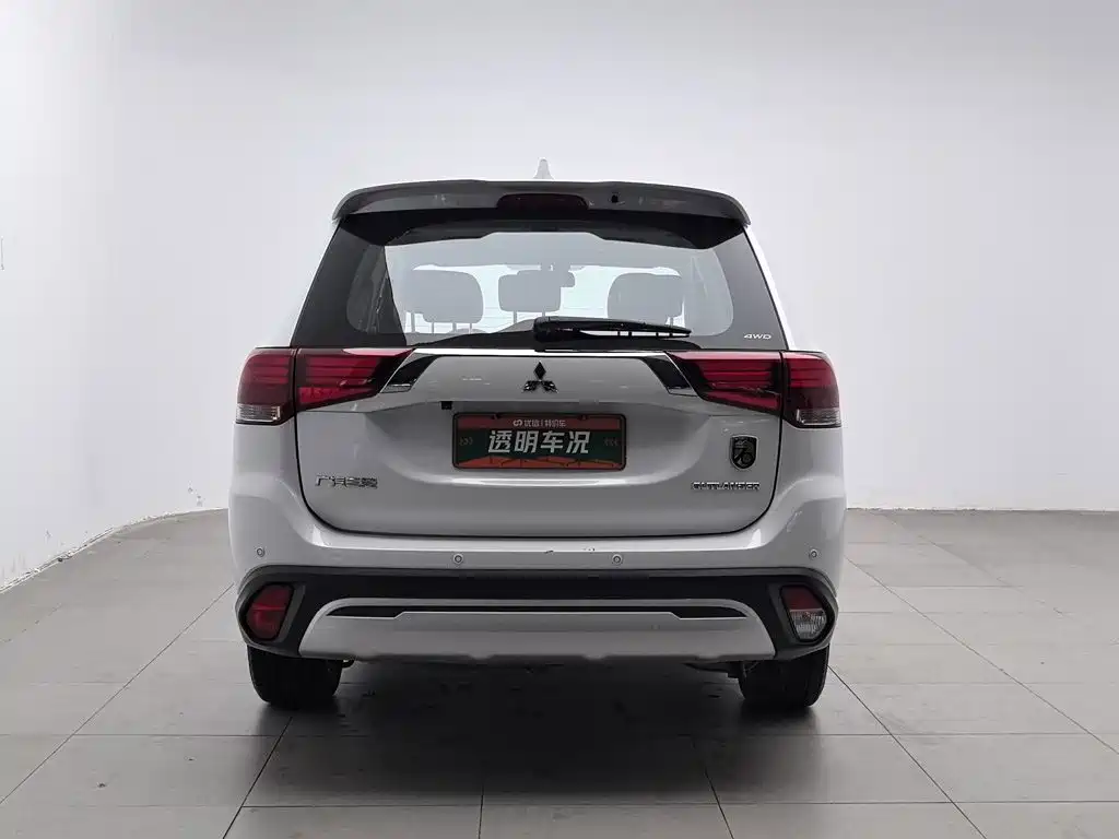 Mitsubishi Outlander — фото 4