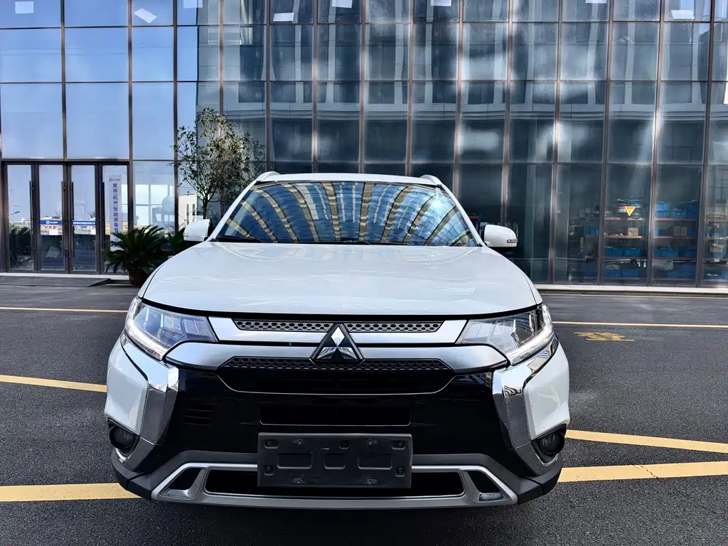 Mitsubishi Outlander — фото 2